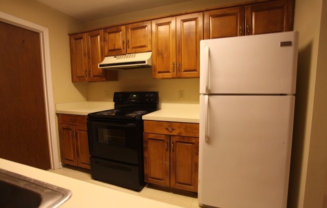 3 beds, 2 baths, $1,250, Unit # 9 B