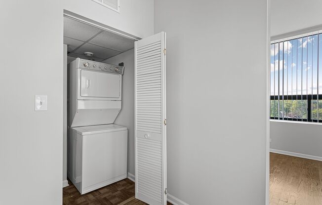 2 beds, 2 baths, 900 sqft, $2,550, Unit 411
