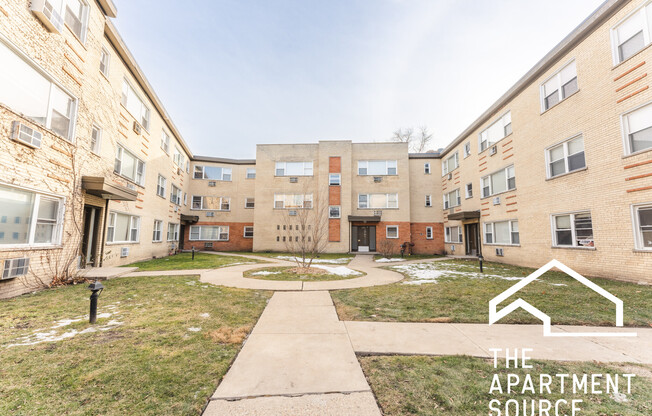 1319 W SHERWIN AVE