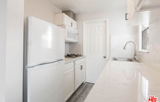 8525 1/2 CADILLAC AVE