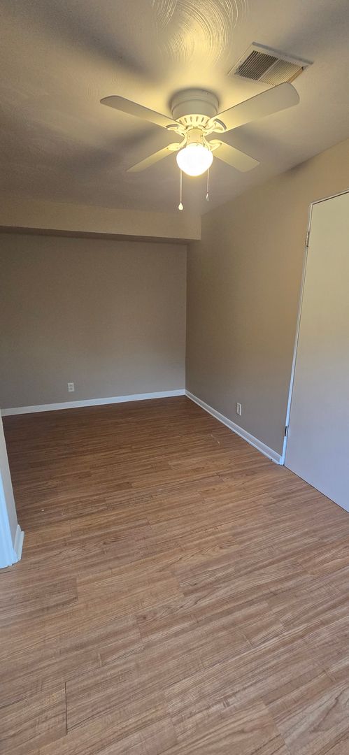 1 bed, 1 bath, $650, Unit Apt 6