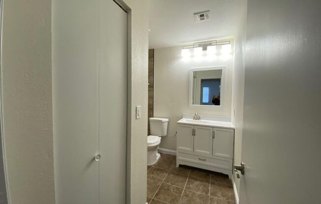 1 bed, 1 bath, $1,250, Unit # 2059