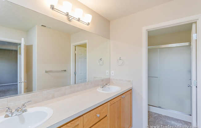 3 beds, 2.5 baths, $2,550
