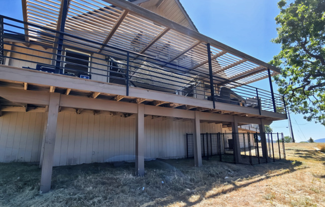 Spacious & Modern 5-Bedroom Retreat in Tehachapi’s Scenic Bear Valley