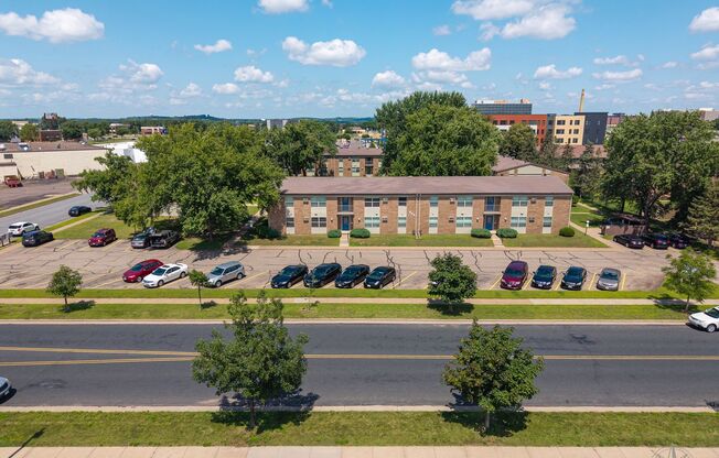 2 beds, 1 bath, 660 sqft, $995, Unit 52