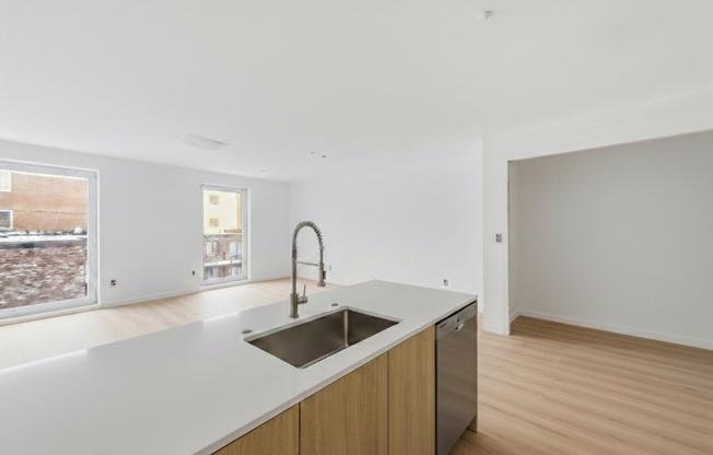 2 beds, 1 bath, 905 sqft, $4,800, Unit 310