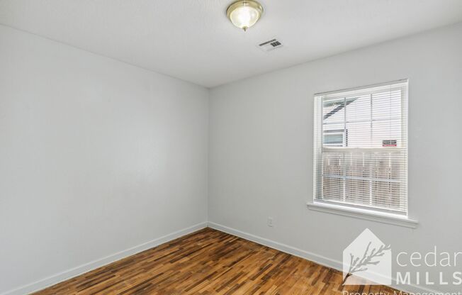 3 beds, 1 bath, $1,100