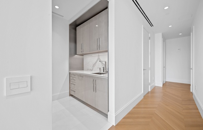 Studio, 1 bath, 569 sqft, $9,950, Unit 35-E