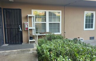 2 beds, 1 bath, 800 sqft, $2,400, Unit 2