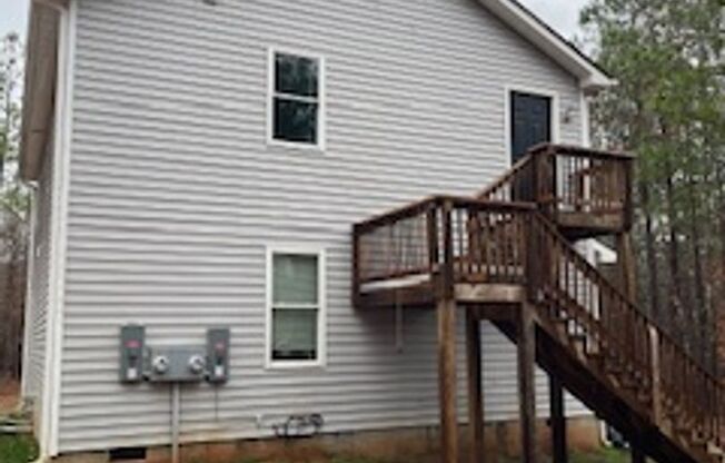 3 beds, 1 bath, $1,299