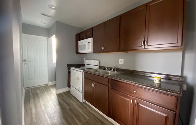 2 beds, 1 bath, 650 sqft, $1,700, Unit Unit #2