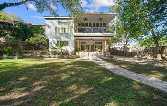 Waterfront Oasis: A One-Bedroom Masterpiece of Art, Elegance, and Serenity