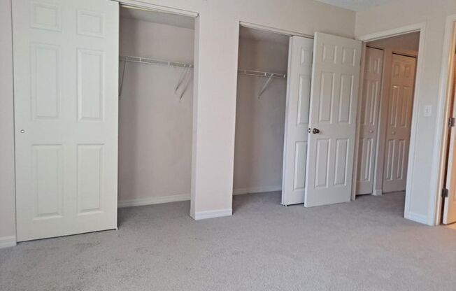 2 beds, 2 baths, $1,200, Unit Bldg 17 Unit E-2