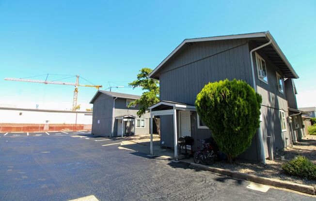 1543-1611 Salishan St SE