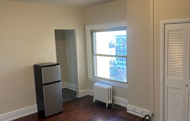 Studio, 1 bath, $800, Unit 634