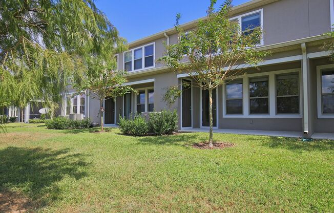 Modern 3/2.5 Spacious Townhome with Gorgeous Lake Views and 1 Car Garage in Thornbrooke - Sanford!