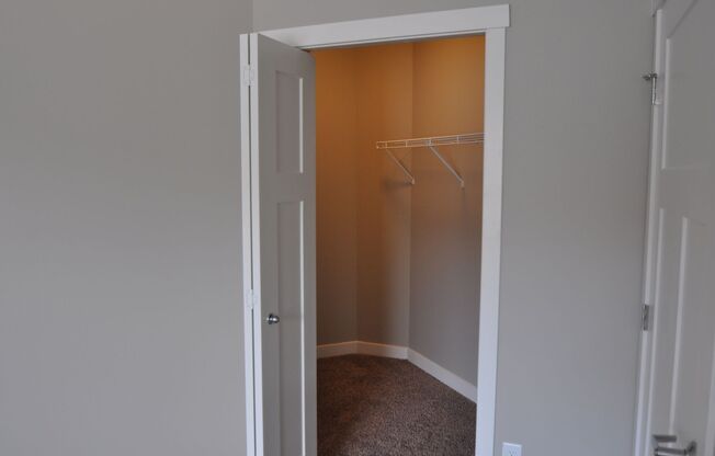 3 beds, 2 baths, $1,925, Unit 118