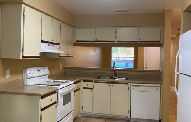 2 beds, 2 baths, 1,087 sqft, $1,650, Unit L SB 1504