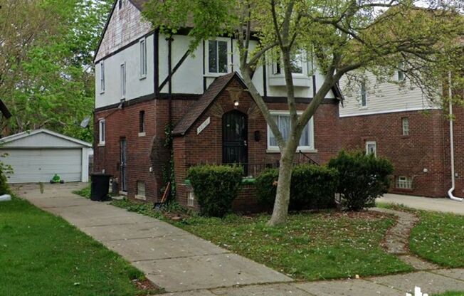 Spacious 3 bed 1.5 bath Detroit home