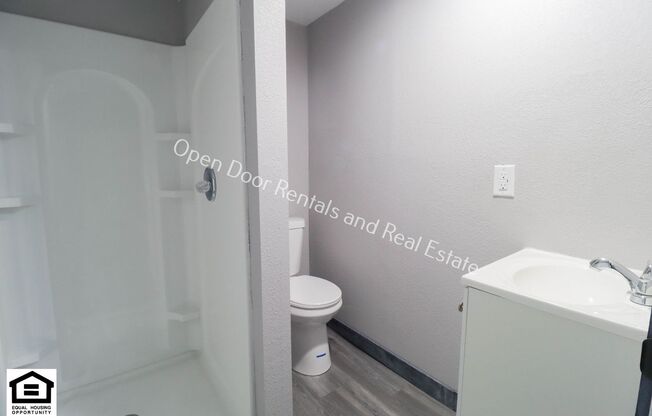 Studio, 1 bath, $575, Unit 2418 Crescent Ave Unit 3