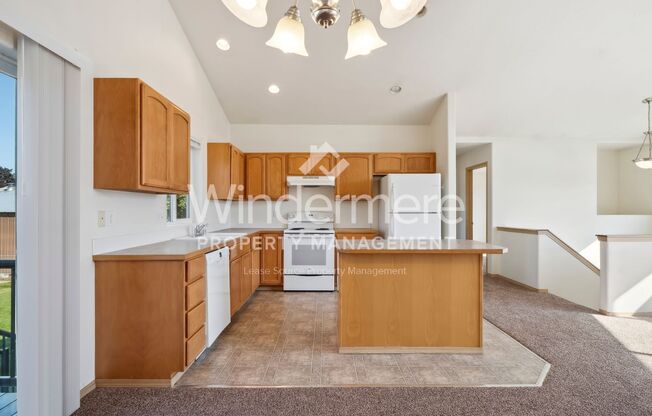 3 beds, 2 baths, 1,475 sqft, $1,700, Unit 13703