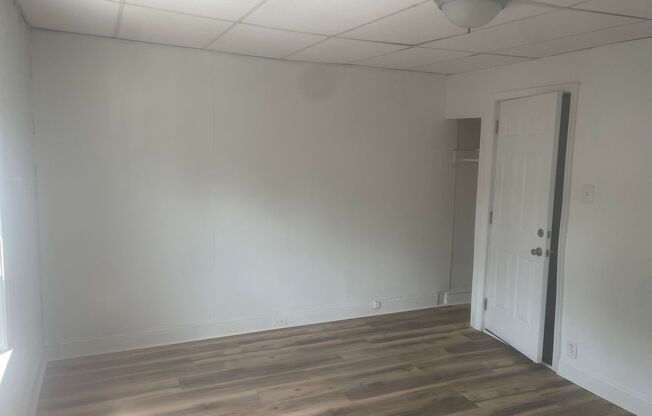 Studio, 1 bath, $750, Unit 3