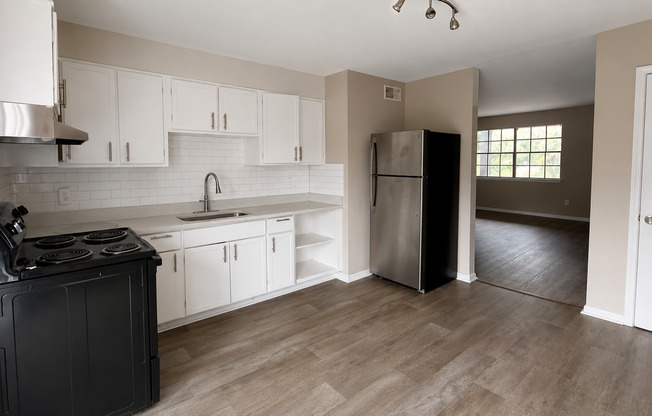 2 beds, 1 bath, 1,010 sqft, $1,150, Unit I01