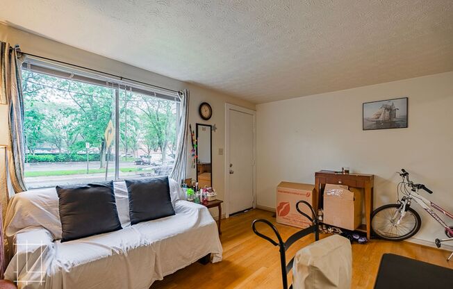 1 bed, 1 bath, $1,075, Unit 1120 Apollo Pl.