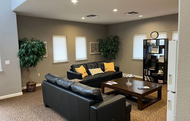 2 beds, 1 bath, 848 sqft, $1,900, Unit 2102