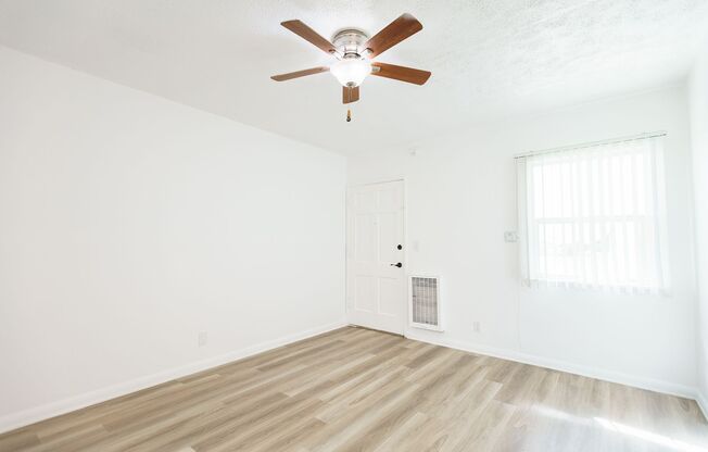 Studio, 1 bath, 325 sqft, $2,198, Unit 16