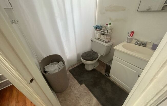 Studio, 1 bath, 280 sqft, $890, Unit B12