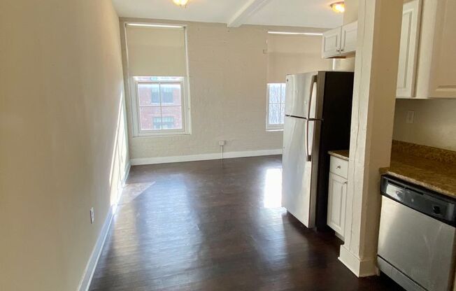 Studio, 1 bath, 586 sqft, $1,299, Unit 201