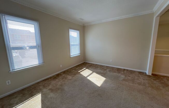 Spacious HOLLAND MEADOWS townhome