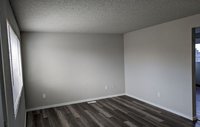 Heritage Manor: Special Offer! Renovated Units, Fenced Yards