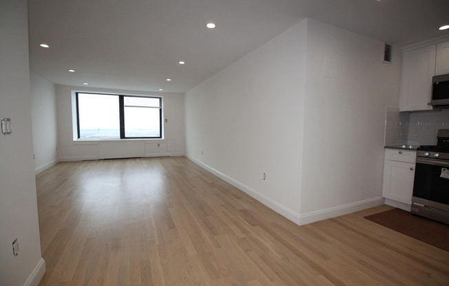 1 bed, 1 bath, 750 sqft, $3,900, Unit 39D