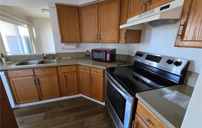 2 beds, 1.5 baths, 839 sqft, $2,000, Unit 120