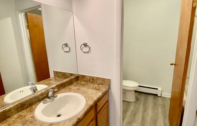 2 beds, 1 bath, 900 sqft, $1,295, Unit 21