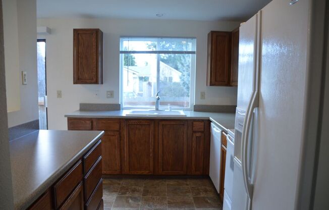 Beautiful and Bright Corner Lot Home in Everett!