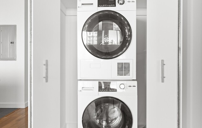 2 beds, 2 baths, 883 sqft, $6,600, Unit 30C