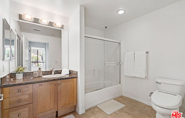 1 bed, 1 bath, 910 sqft, $2,900, Unit 355