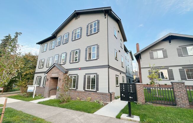NOW LEASING Brand New 3-Bedroom Apartments Near WWU