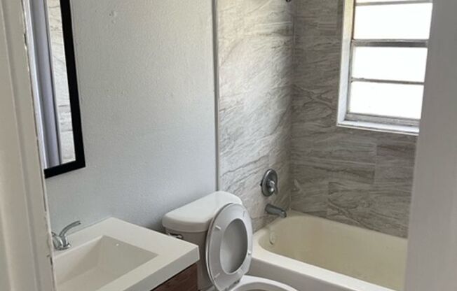 University Park unit, Centrally located and pet-friendly