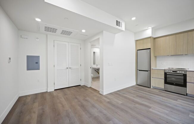 Studio, 1 bath, 356 sqft, $1,791, Unit 212