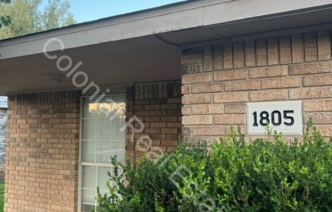 Spacious 3 Bed/2 Bath home with a fireplace!