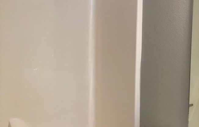 3 beds, 2 baths, 1,260 sqft, $1,250