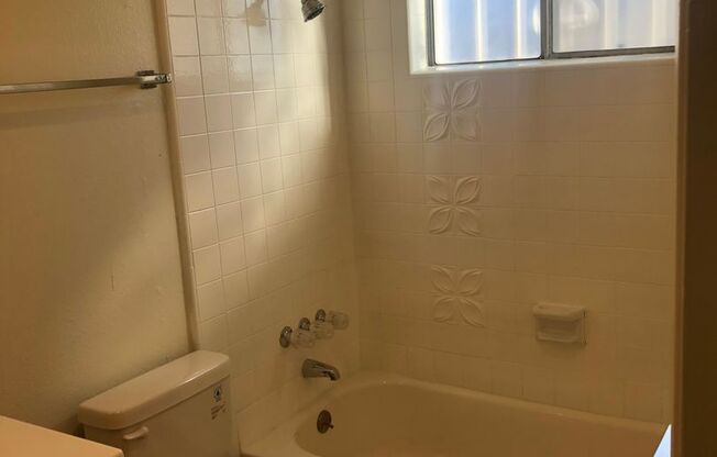 1 bed, 1 bath, 600 sqft, $1,800, Unit I