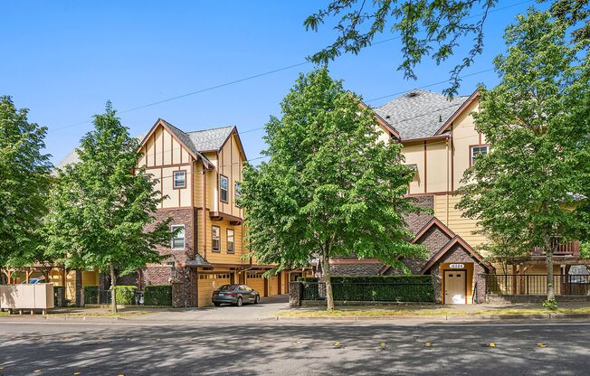 Tudor Manor Apartments – Smart Living in the Heart of Redmond