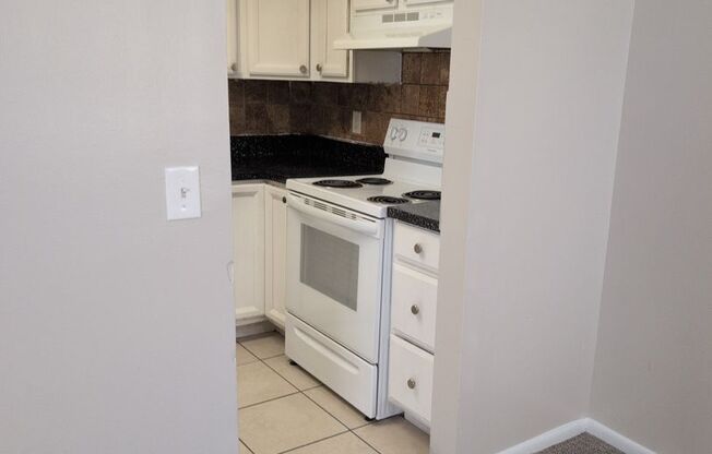 2 beds, 2 baths, 1,200 sqft, $1,350, Unit 32