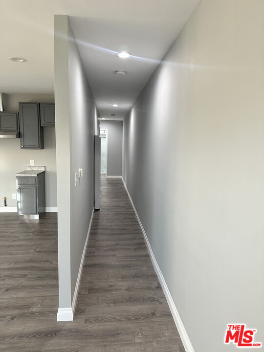 1551 W 55 ST