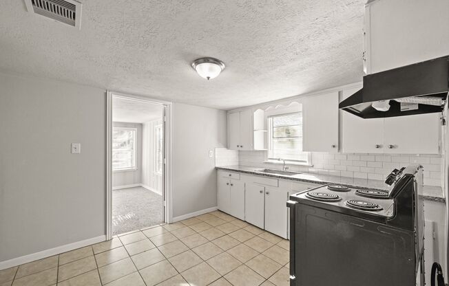 3 beds, 1 bath, $1,295